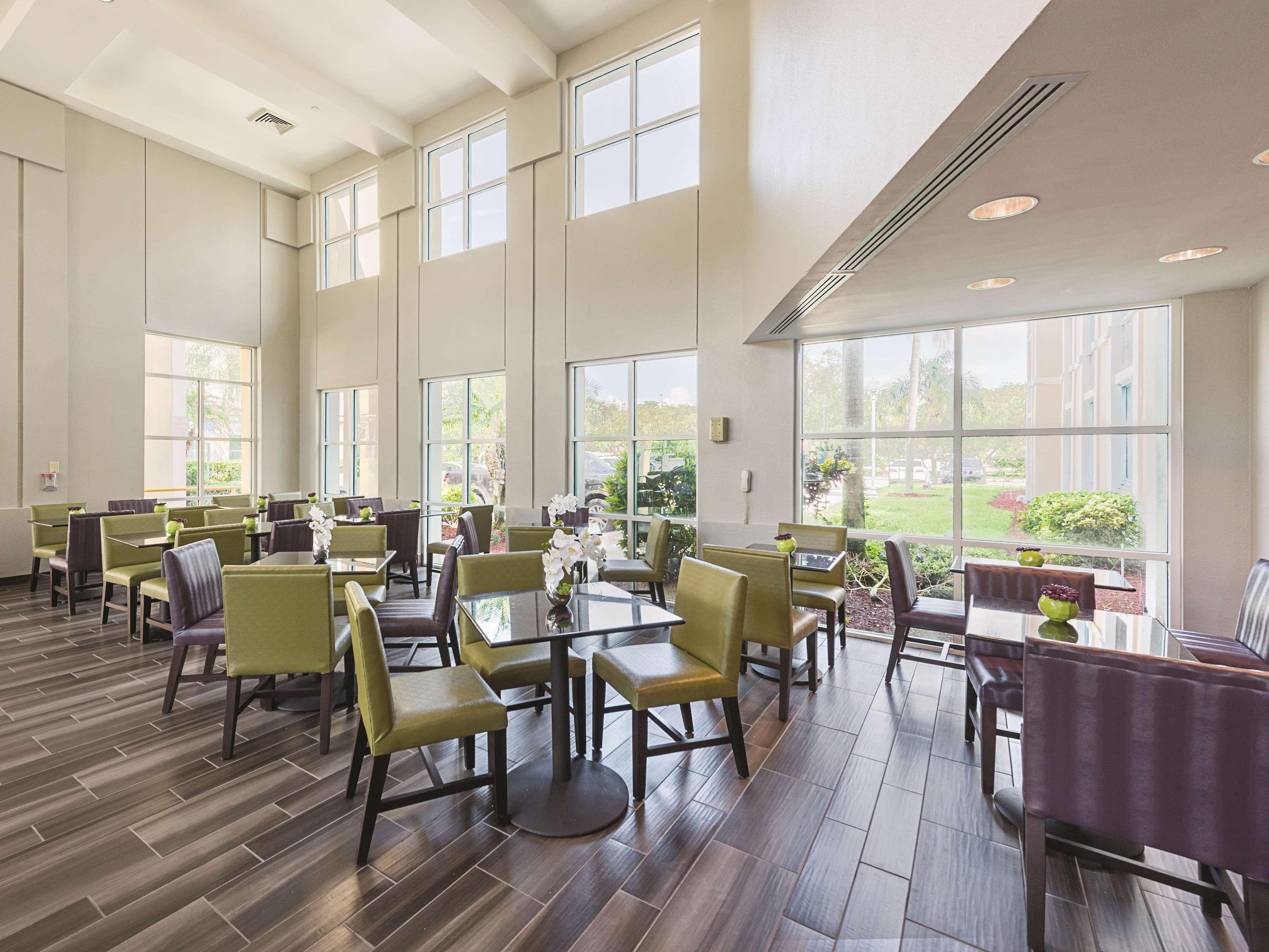 La Quinta By Wyndham Plantation At Sw 6Th St Hotel Bagian luar foto